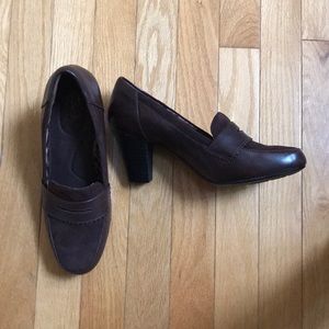 Clarks - burgundy leather heels